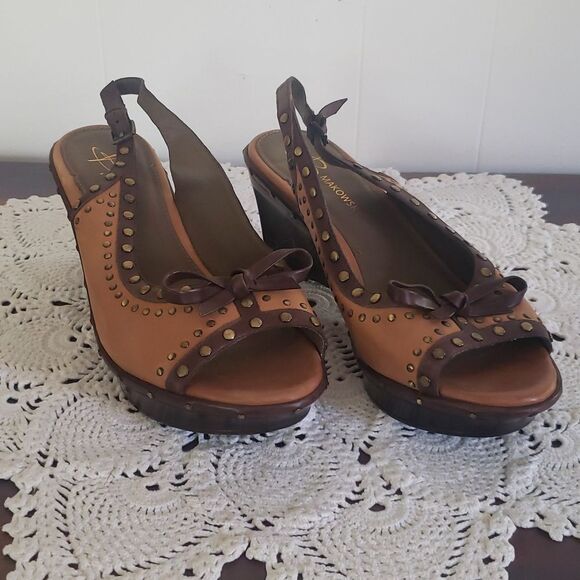 B Makowsky Studded Leather Wedge Sandals Sz 10M - Picture 2 of 8